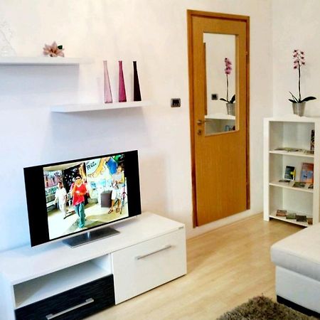 Apartment Ory Near The City Center With Free Parking Pula Exterior foto